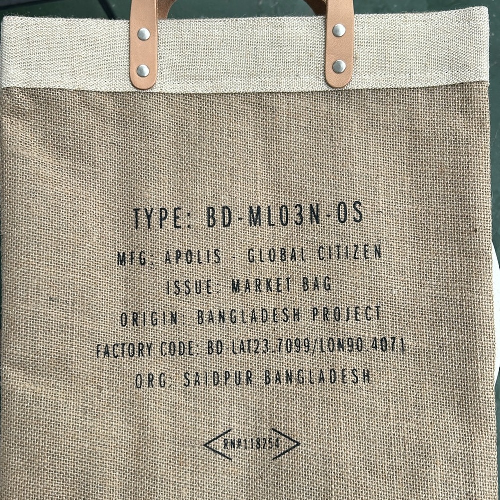 Large tote - Picture 5 of 9